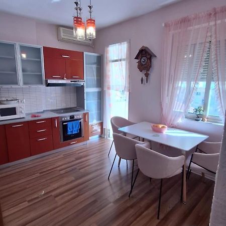 Apartamento Cozyflat In The Middle Of Tirana Exterior foto