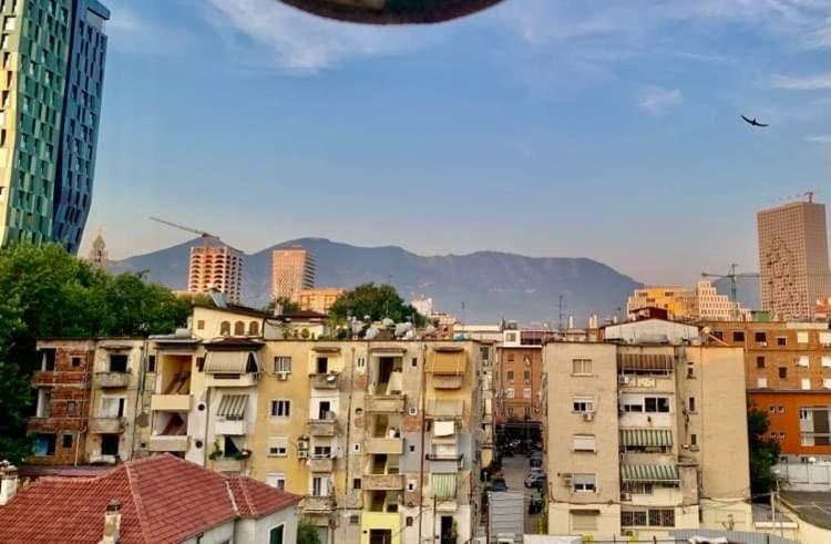 Apartamento Cozyflat In The Middle Of Tirana Exterior foto